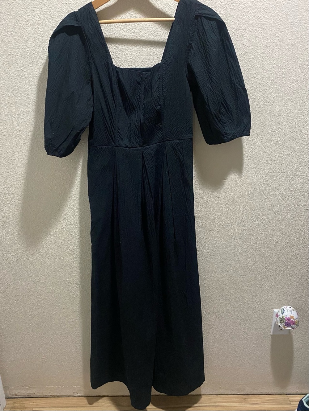 Classic Black Puff-Sleeve Midi Dress